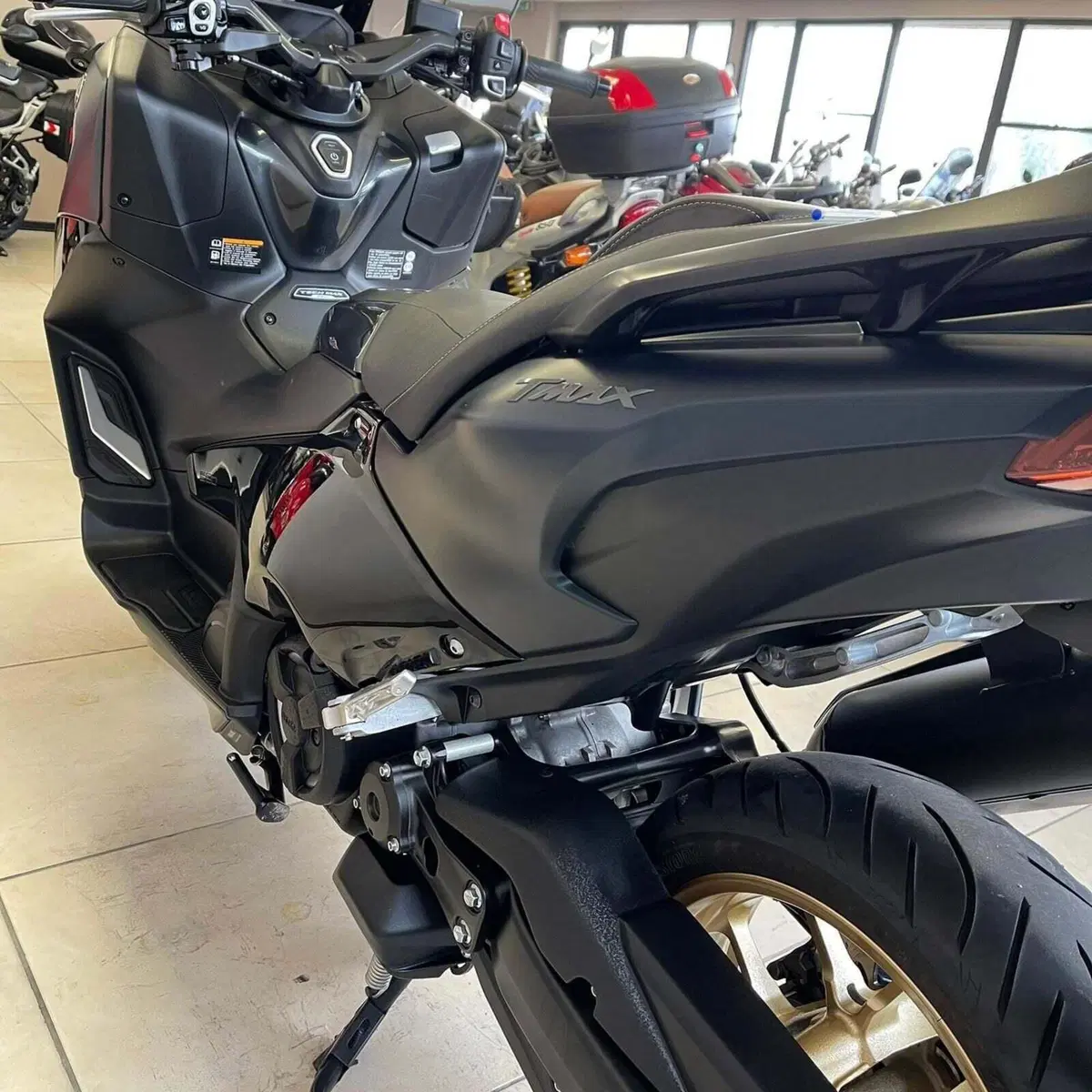 Yamaha T-Max 560 Tech Max (2022 - 24) (9)