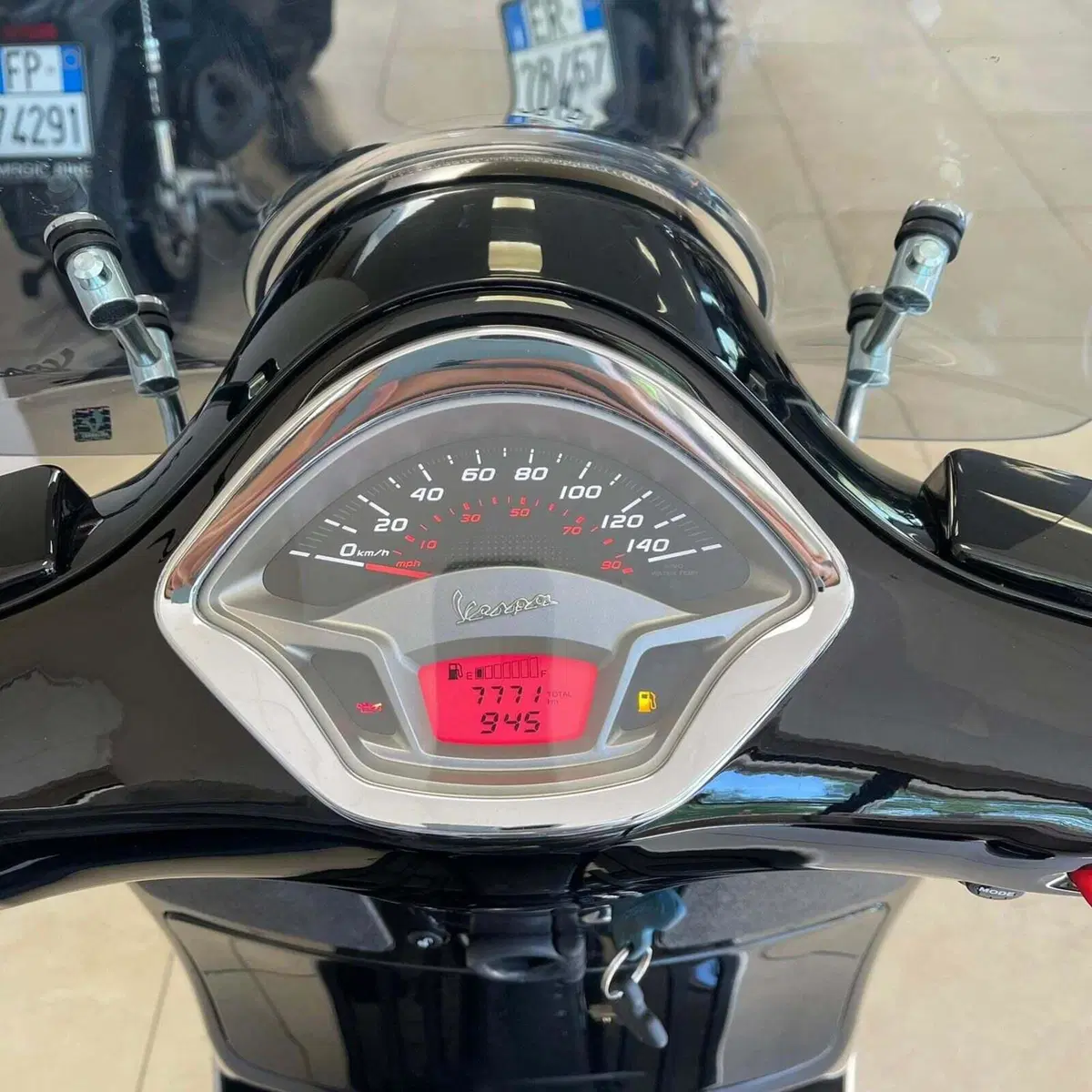 Vespa GTS 300 Super (2008 - 16) (2)