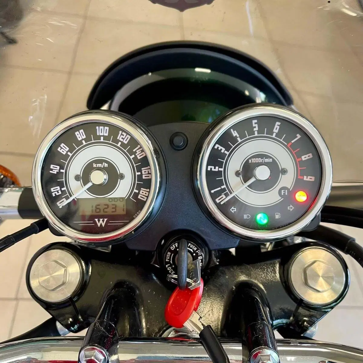 Kawasaki W 800 (2010 - 17) (2)