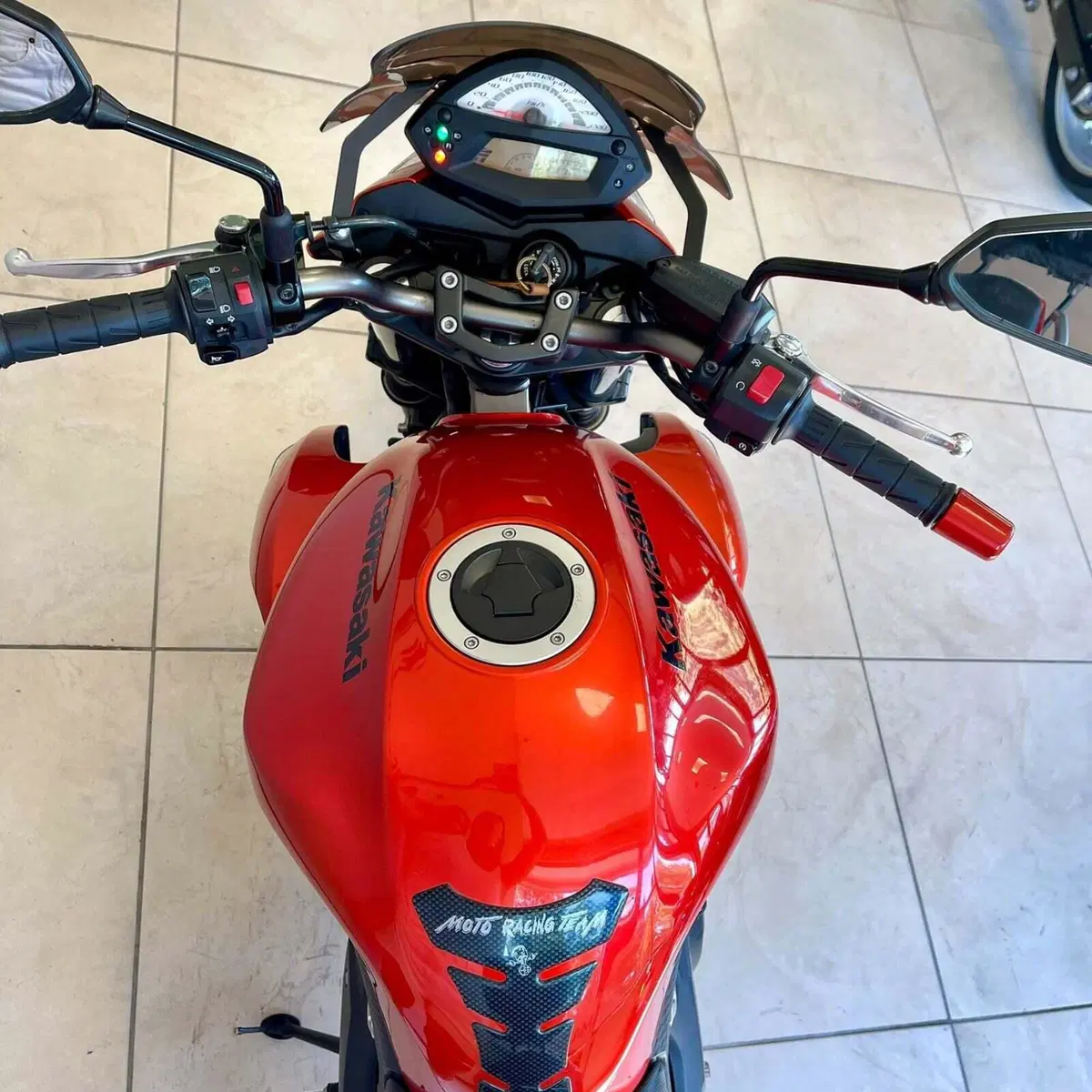 Kawasaki ER-6N (2009 - 11) (3)