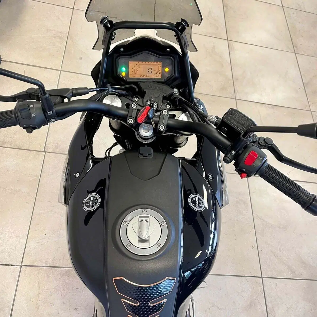 Benelli TRK 251 (2022 - 25) (2)