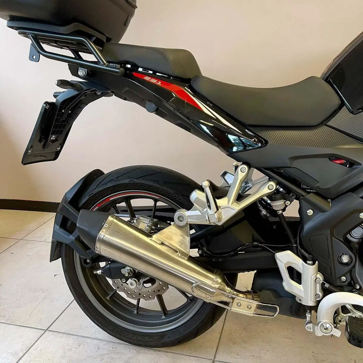 Benelli TRK 251 (2022 - 25) (5)