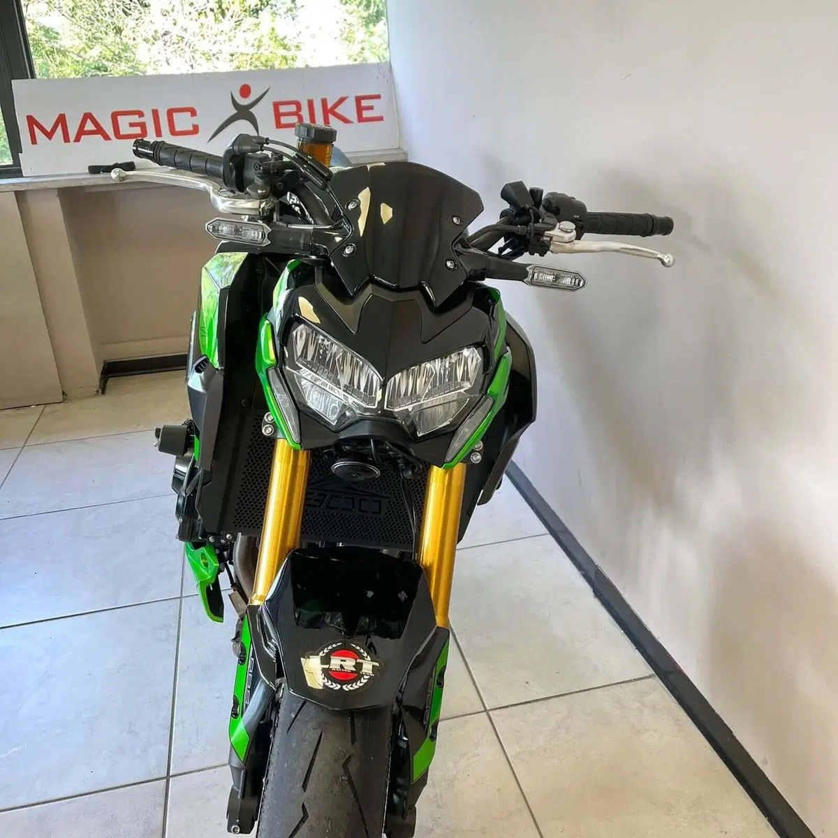 Kawasaki Z 900 SE (2022 - 24) (4)