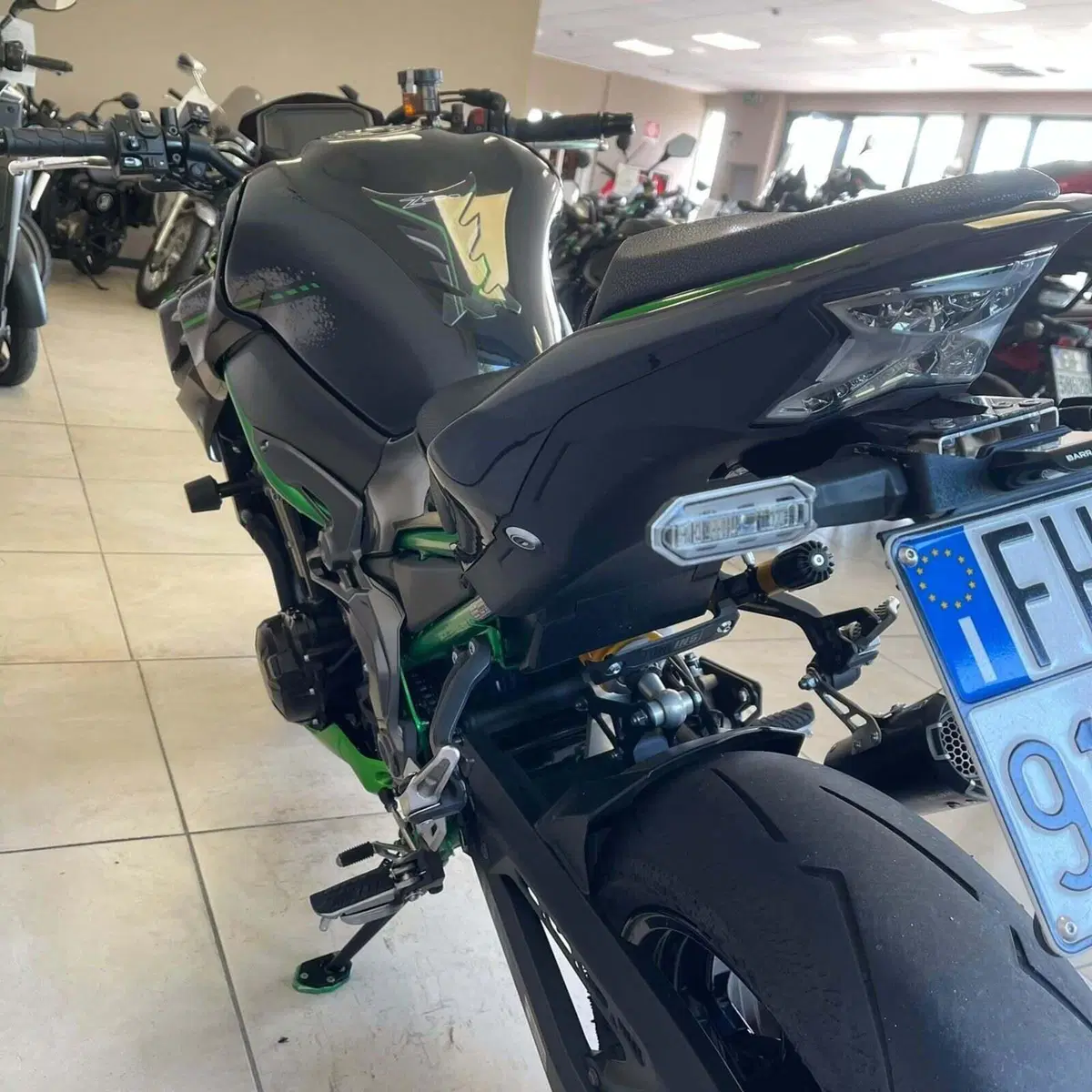 Kawasaki Z 900 SE (2022 - 24) (8)