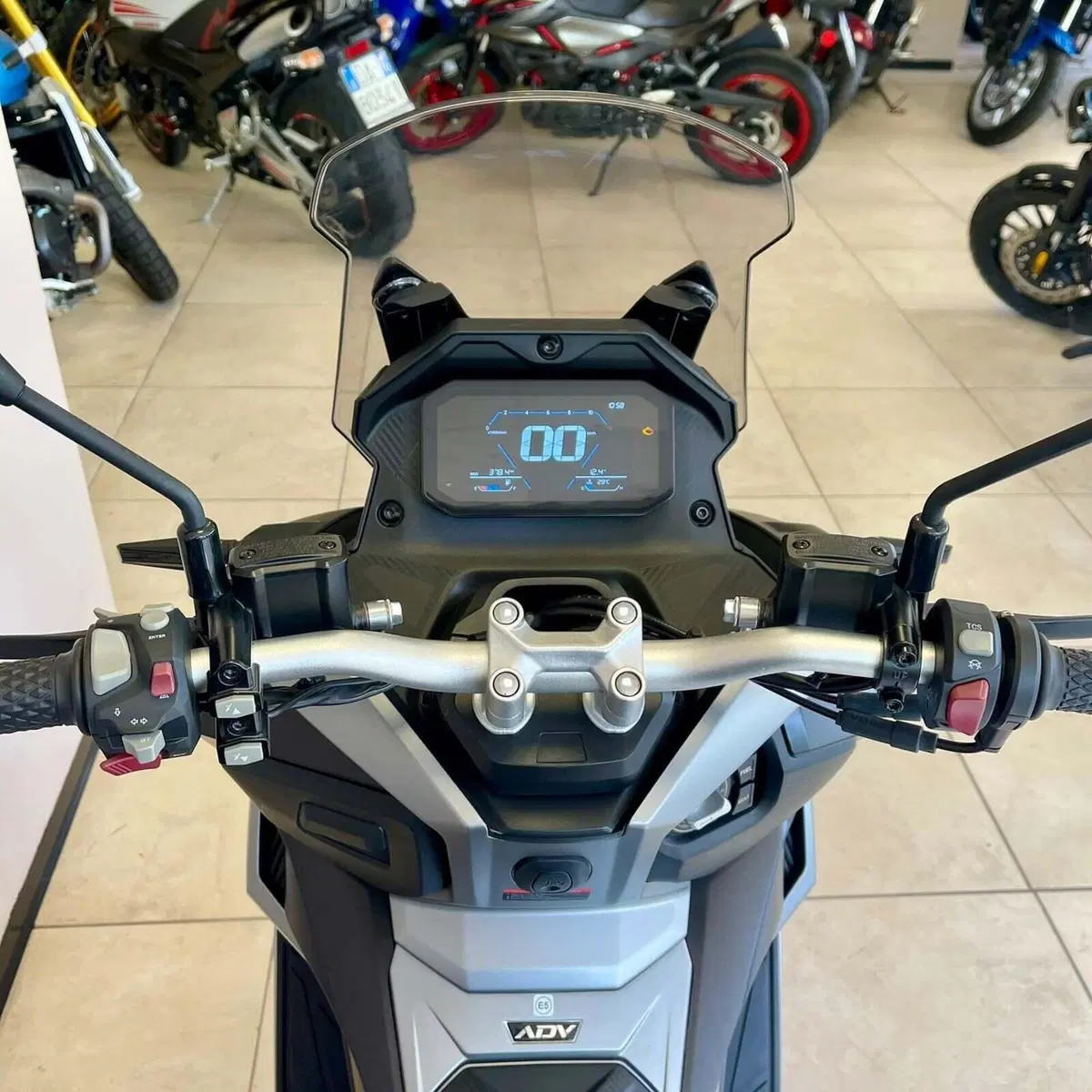Voge Sfida SR1 ADV (2023 - 26) (3)