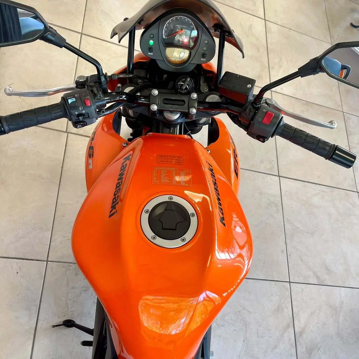 Kawasaki ER-6N (2005 - 08) (3)