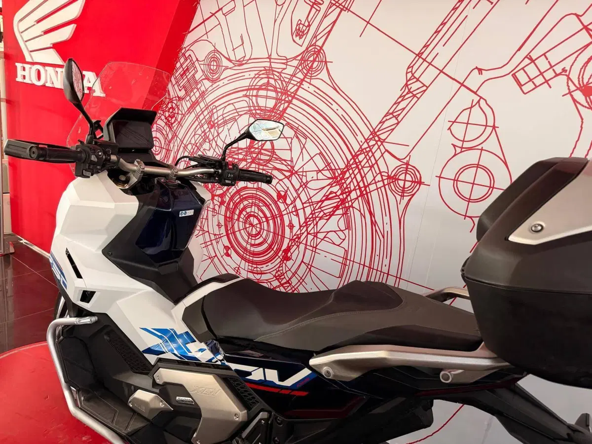 Honda X-ADV 750 Special Edition Travel (2026) (7)