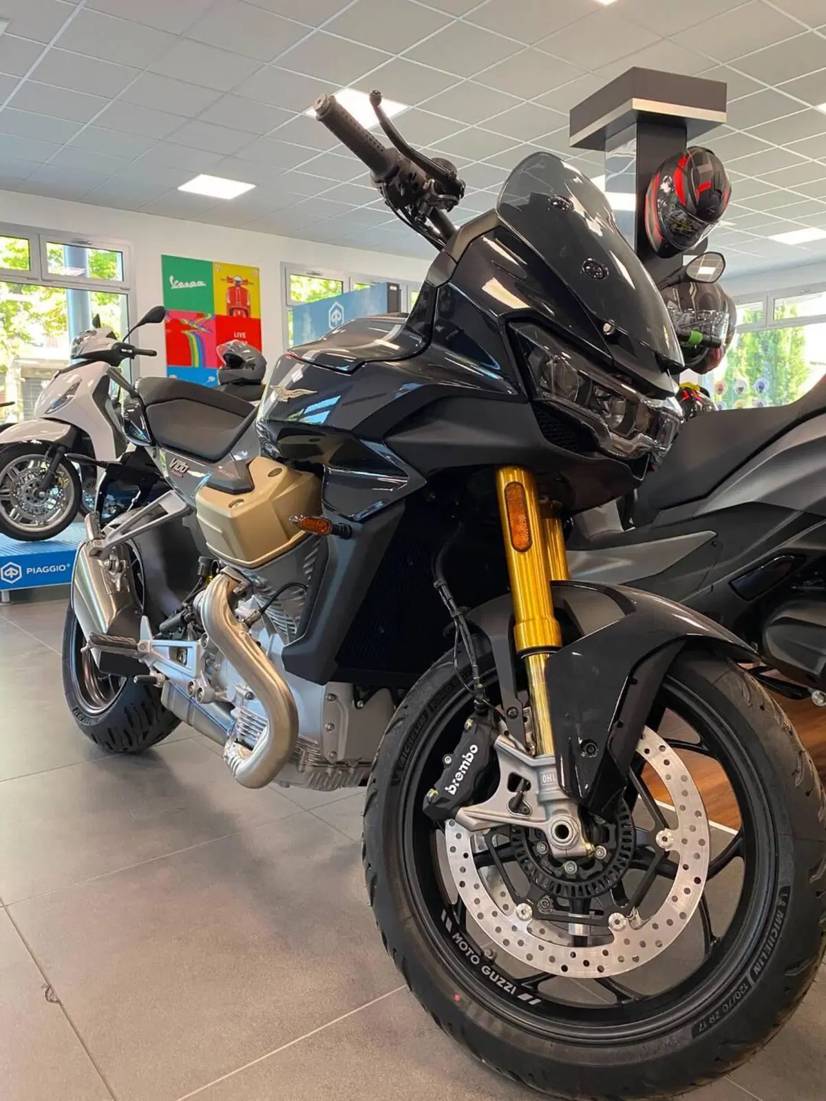Moto Guzzi V100 Mandello S (2025 - 26) (3)