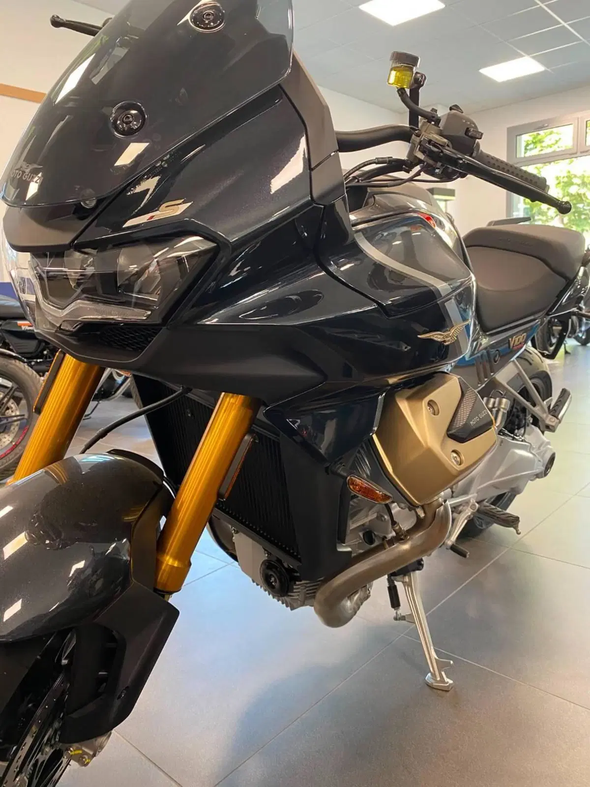 Moto Guzzi V100 Mandello S (2025 - 26) (4)