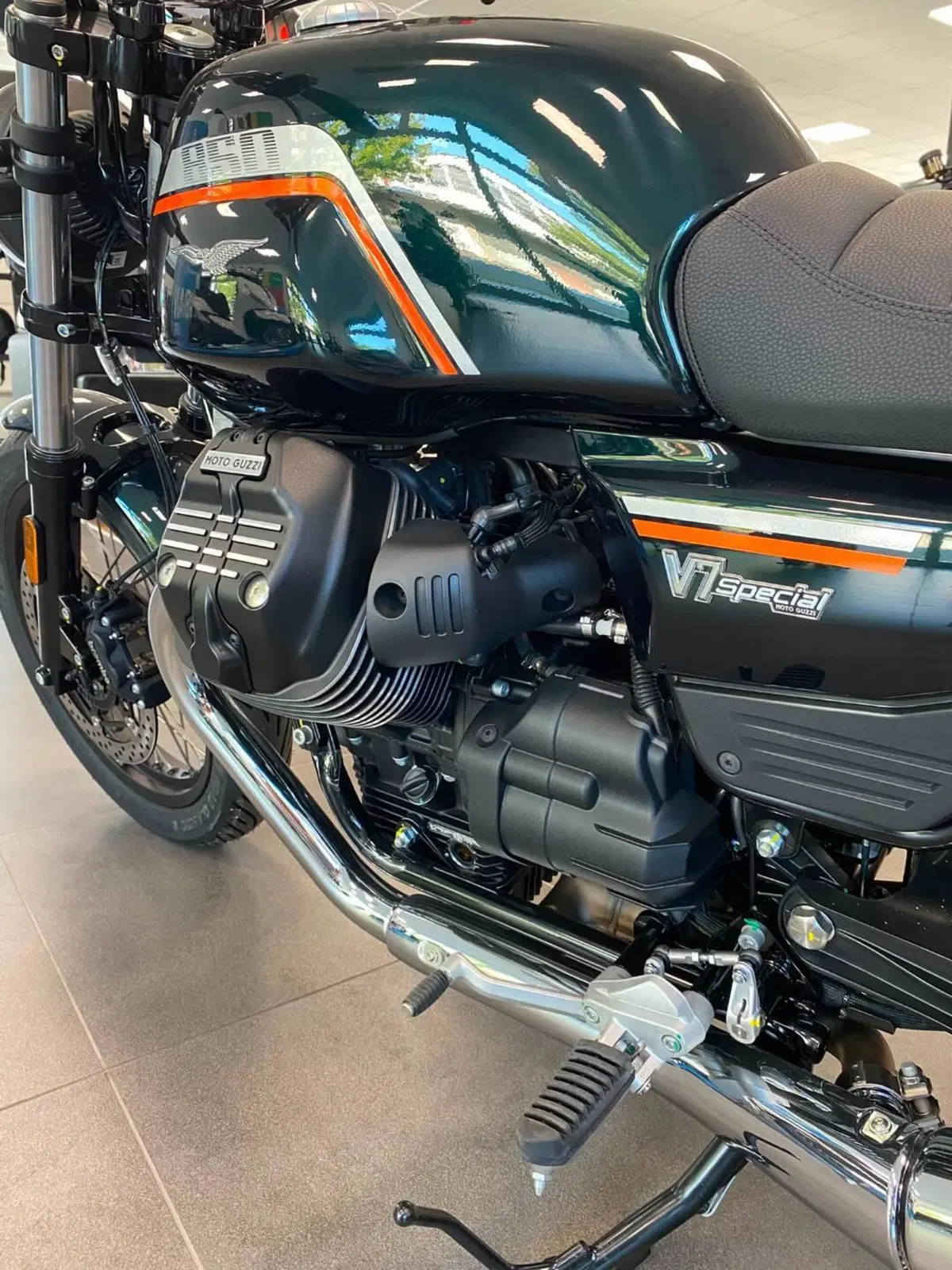 Moto Guzzi V7 Special (2025 - 26) (4)