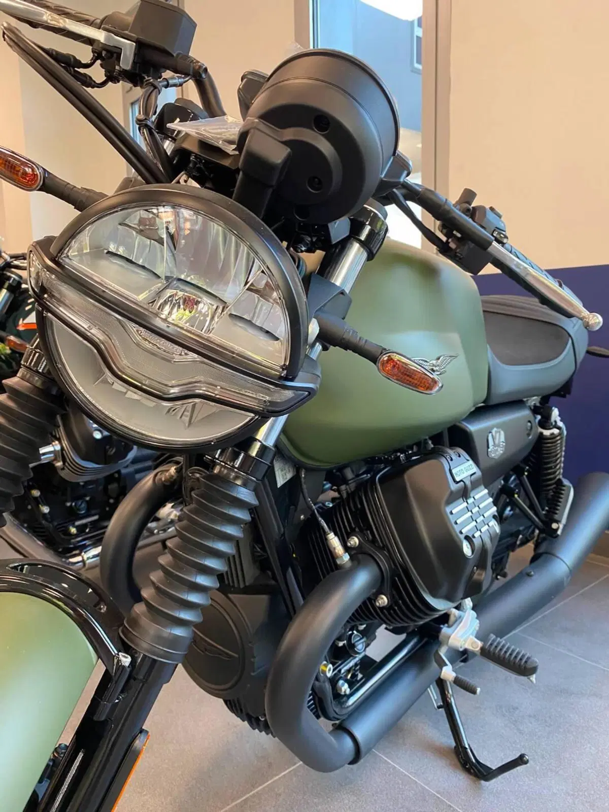 Moto Guzzi V7 Stone (2025 - 26) (3)