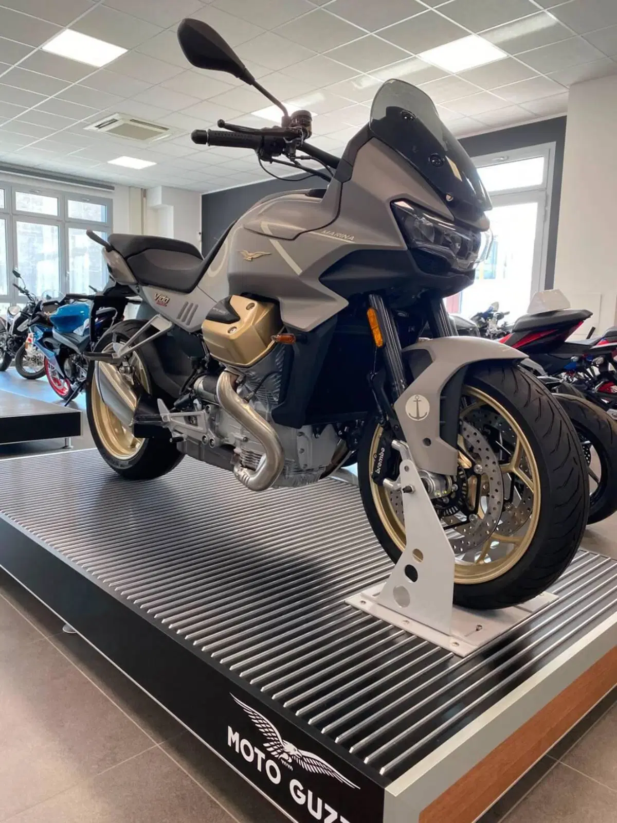 Moto Guzzi V100 Mandello Aviazione Navale (2023 - 24)