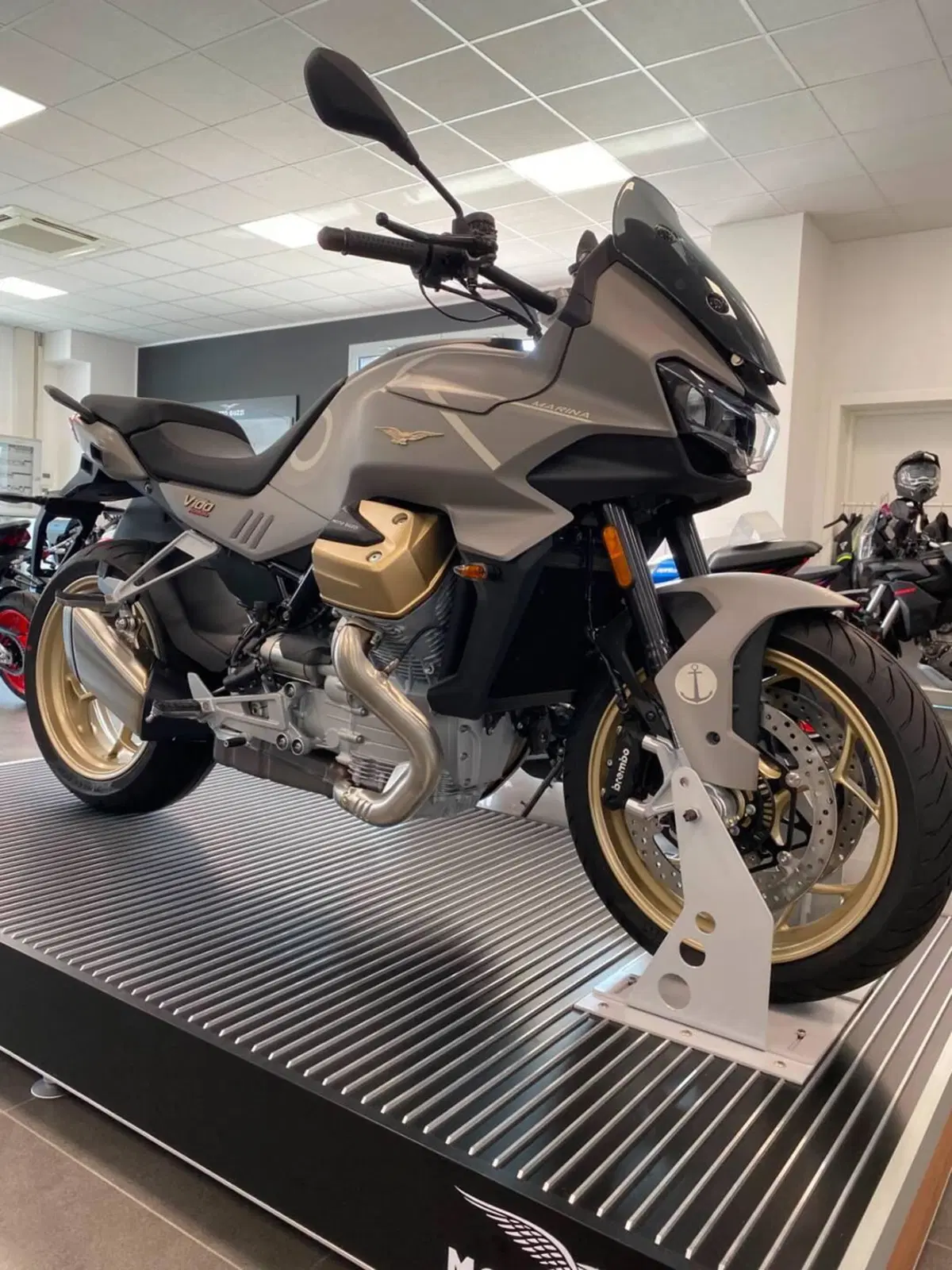 Moto Guzzi V100 Mandello Aviazione Navale (2023 - 24) (2)
