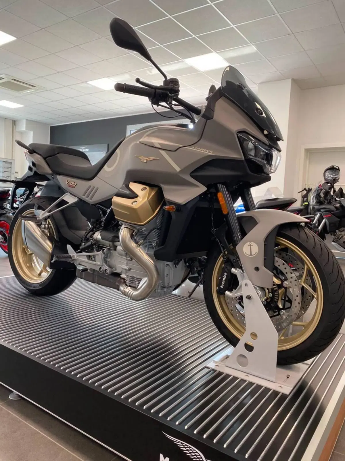 Moto Guzzi V100 Mandello Aviazione Navale (2023 - 24) (3)