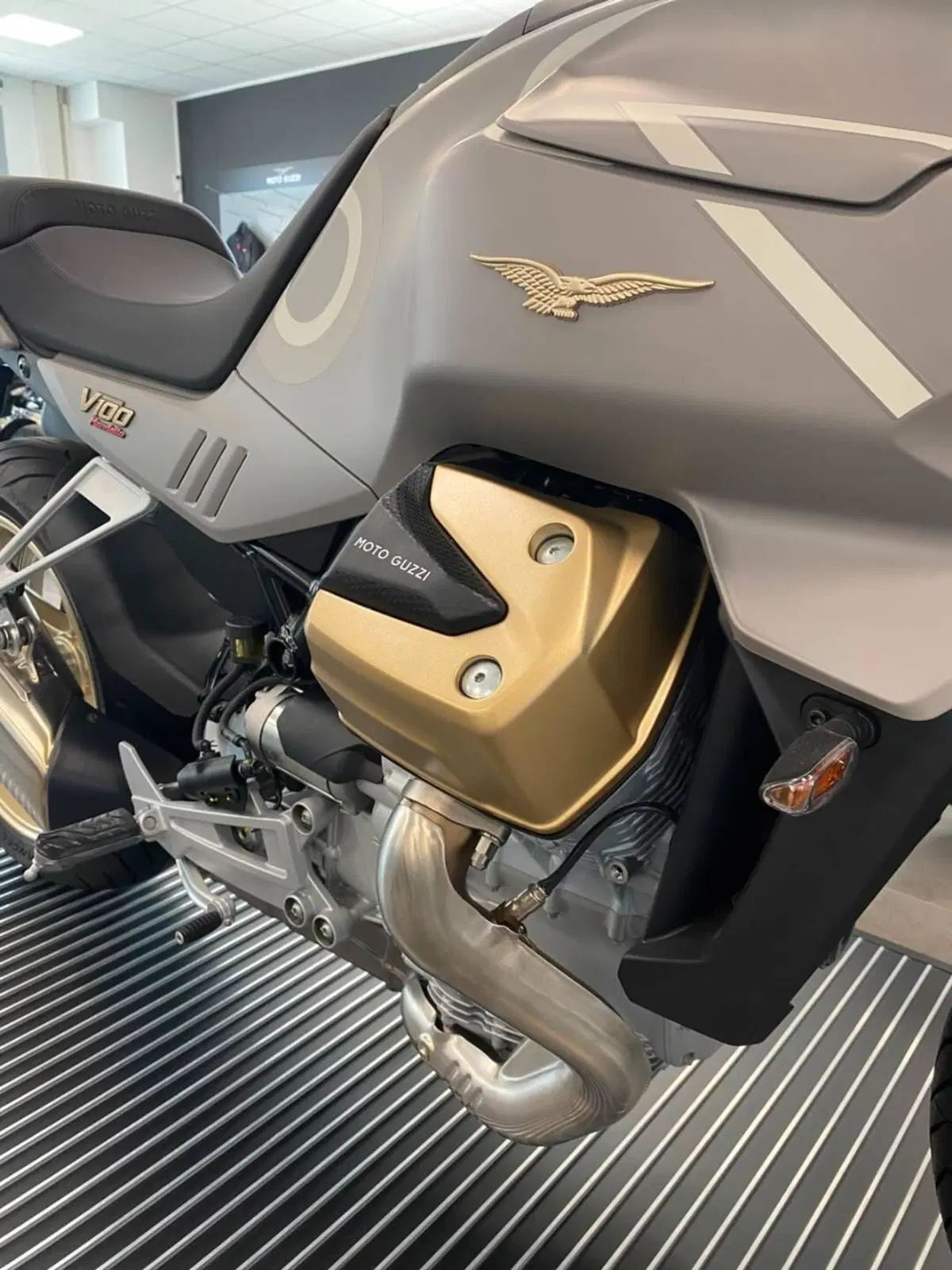 Moto Guzzi V100 Mandello Aviazione Navale (2023 - 24) (4)