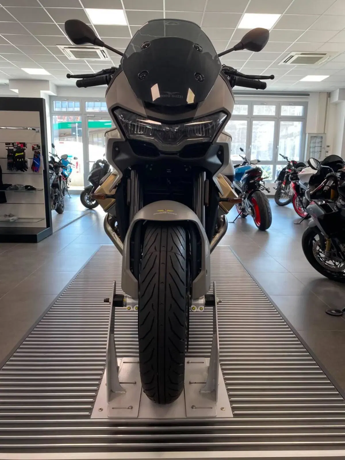 Moto Guzzi V100 Mandello Aviazione Navale (2023 - 24) (6)