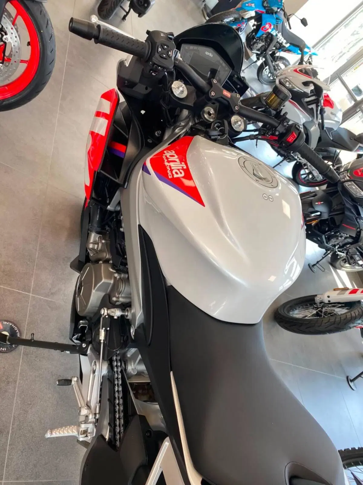 Aprilia Tuono 660 Factory (2022 - 24) (3)