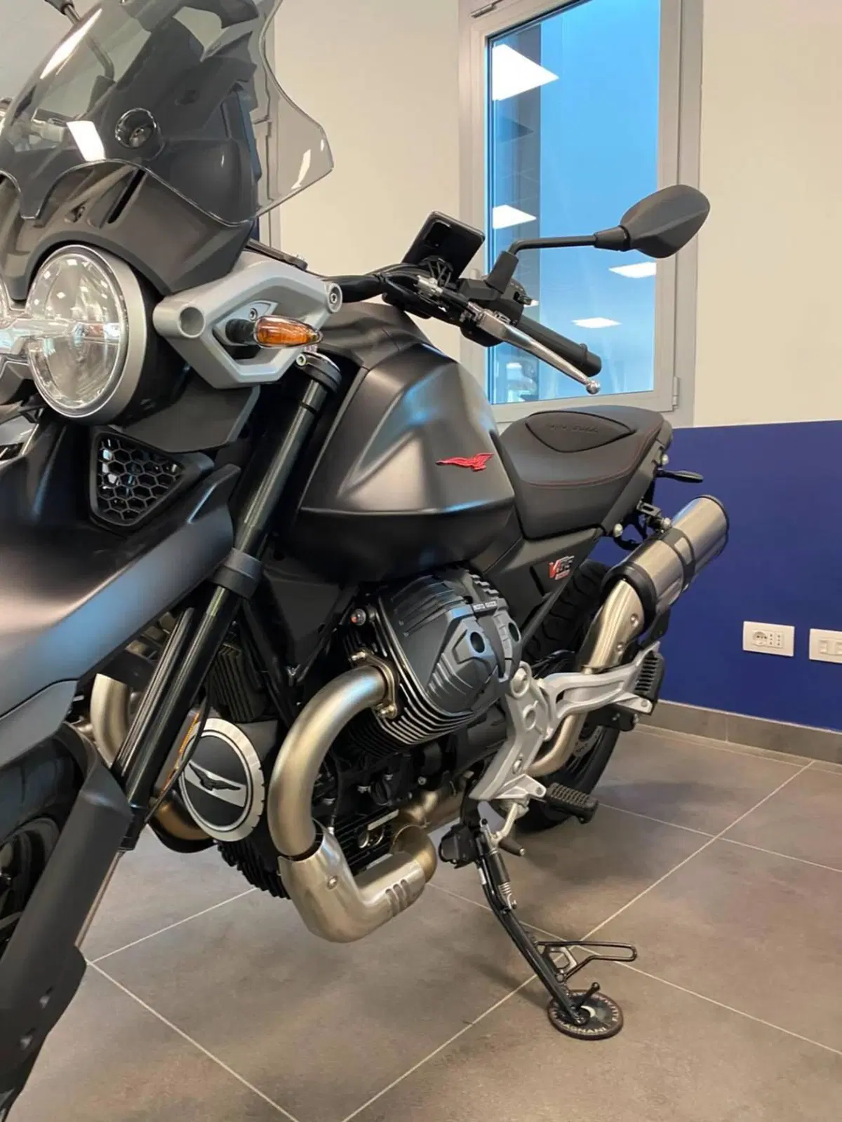 Moto Guzzi V85 Strada (2024 - 26) (3)