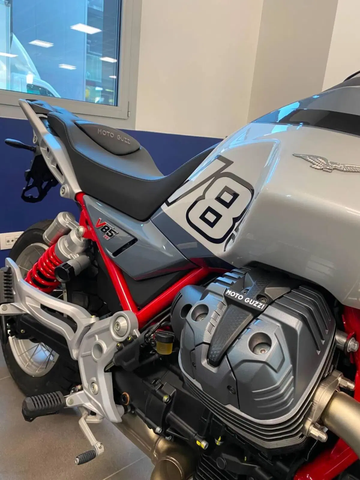 Moto Guzzi V85 TT (2024 - 26) (2)