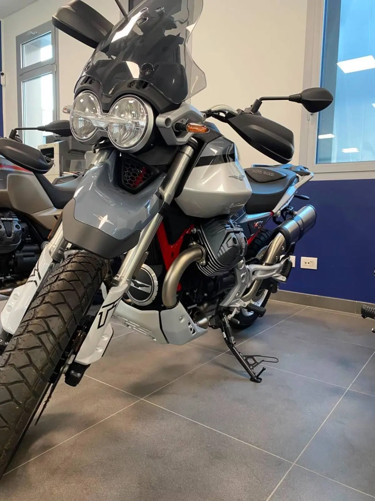 Moto Guzzi V85 TT (2024 - 26) (3)