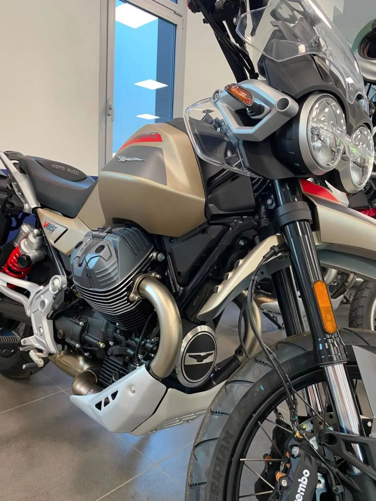 Moto Guzzi V85 TT Travel (2024 - 26) (3)