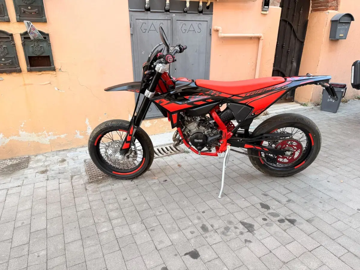 Betamotor RR 50 Motard - X Special Edition (2024 - 26) (2)
