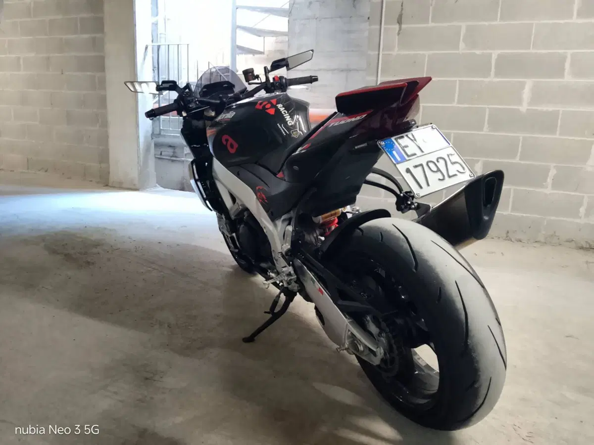 Aprilia Tuono V4 (2021 - 24) (3)