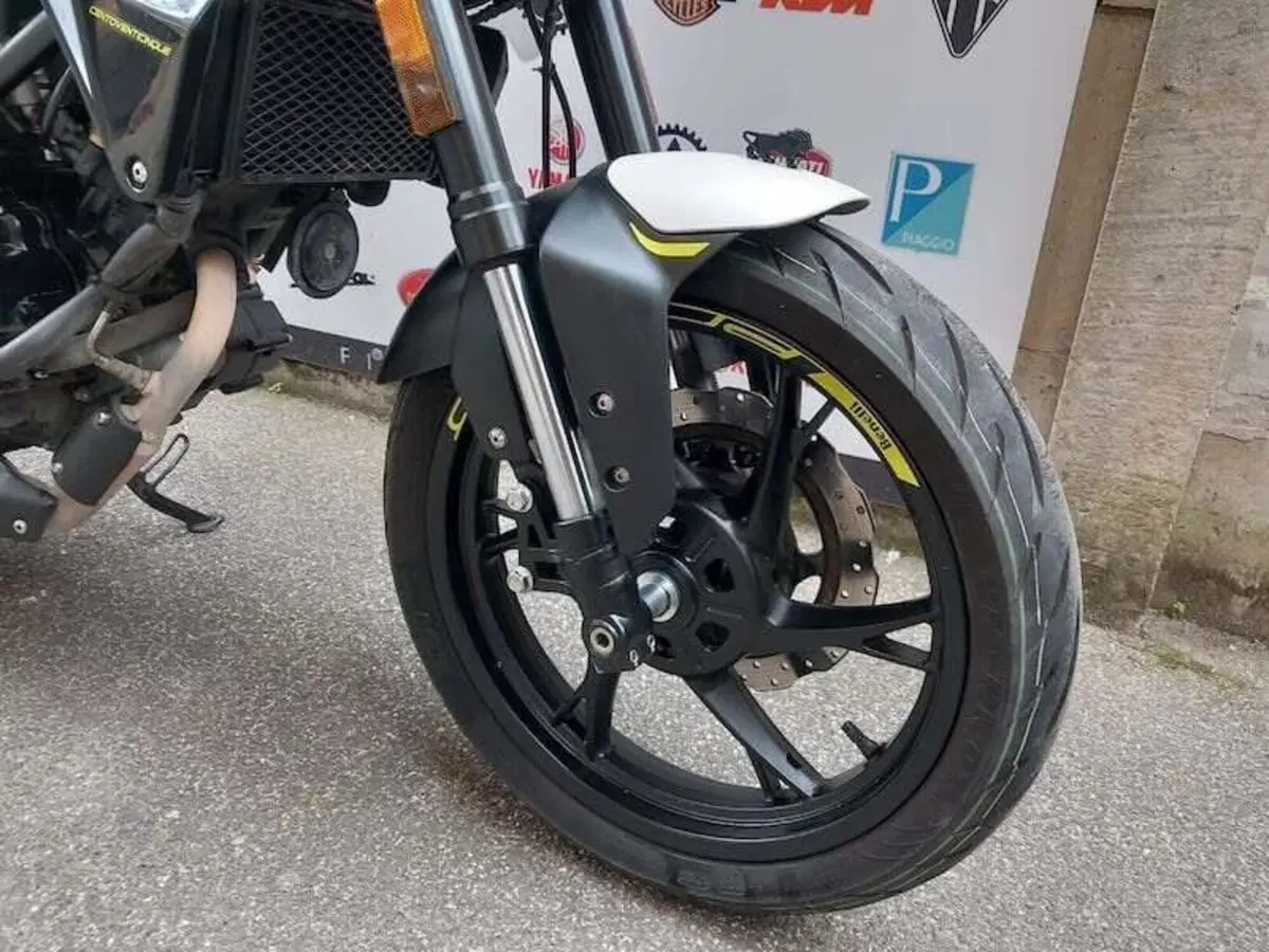 Benelli Leoncino 125 (2022 - 25) (5)