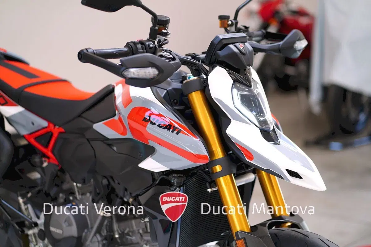Ducati Hypermotard V2 SP (2026) (9)