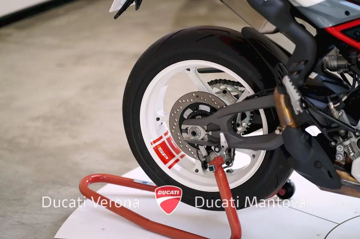 Ducati Hypermotard V2 SP (2026) (10)