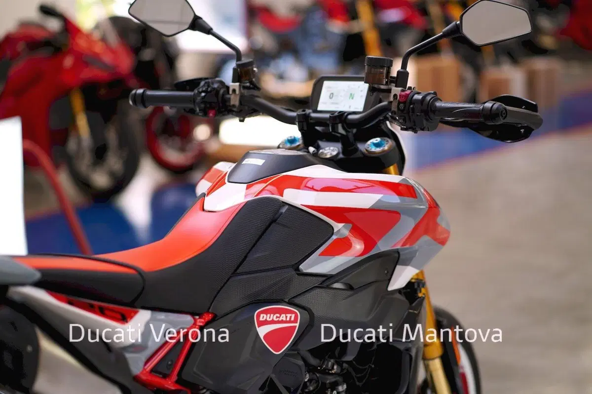 Ducati Hypermotard V2 SP (2026) (11)