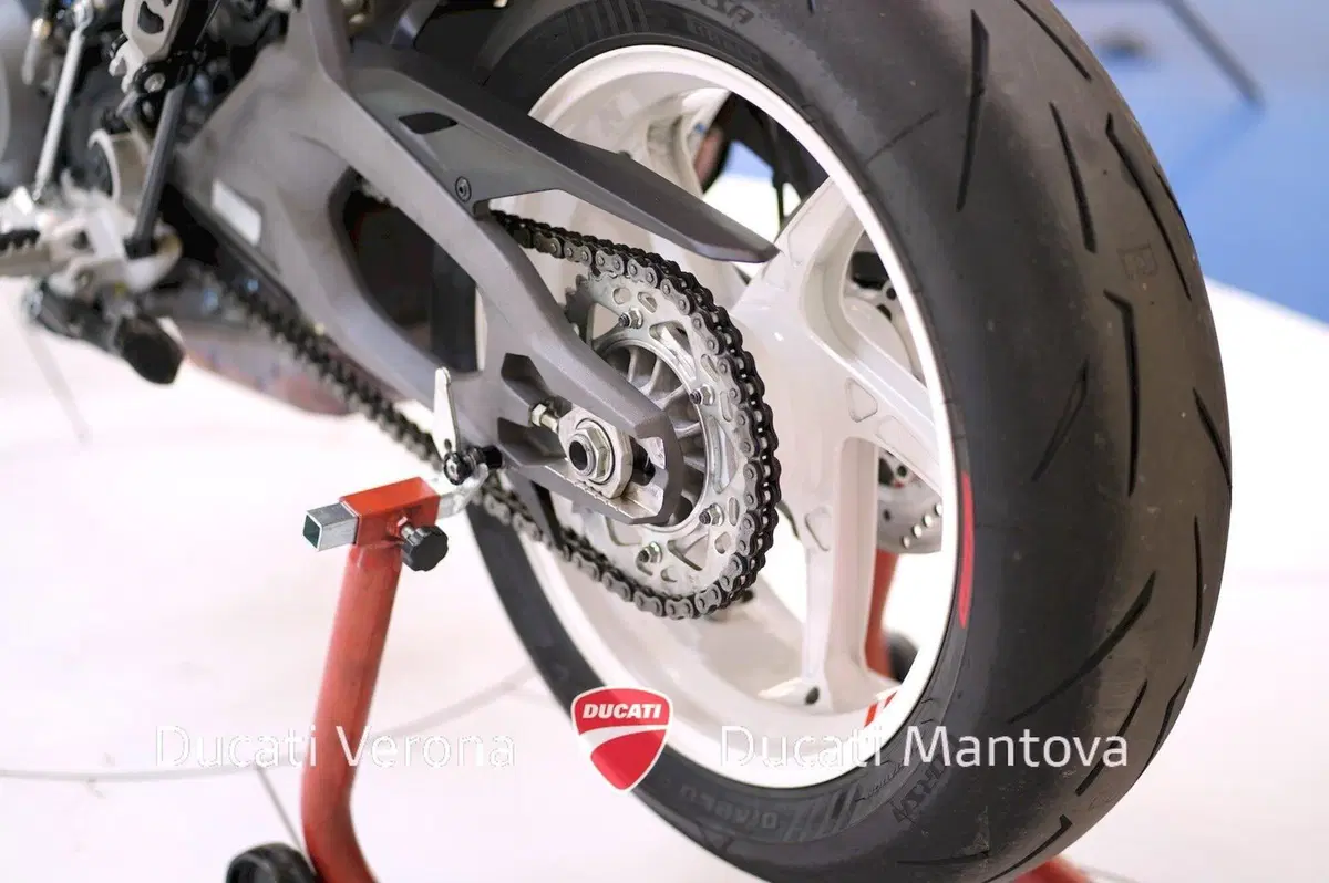 Ducati Hypermotard V2 SP (2026) (13)