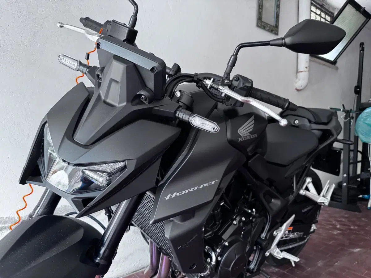 Honda CB 750 Hornet (2025) (4)