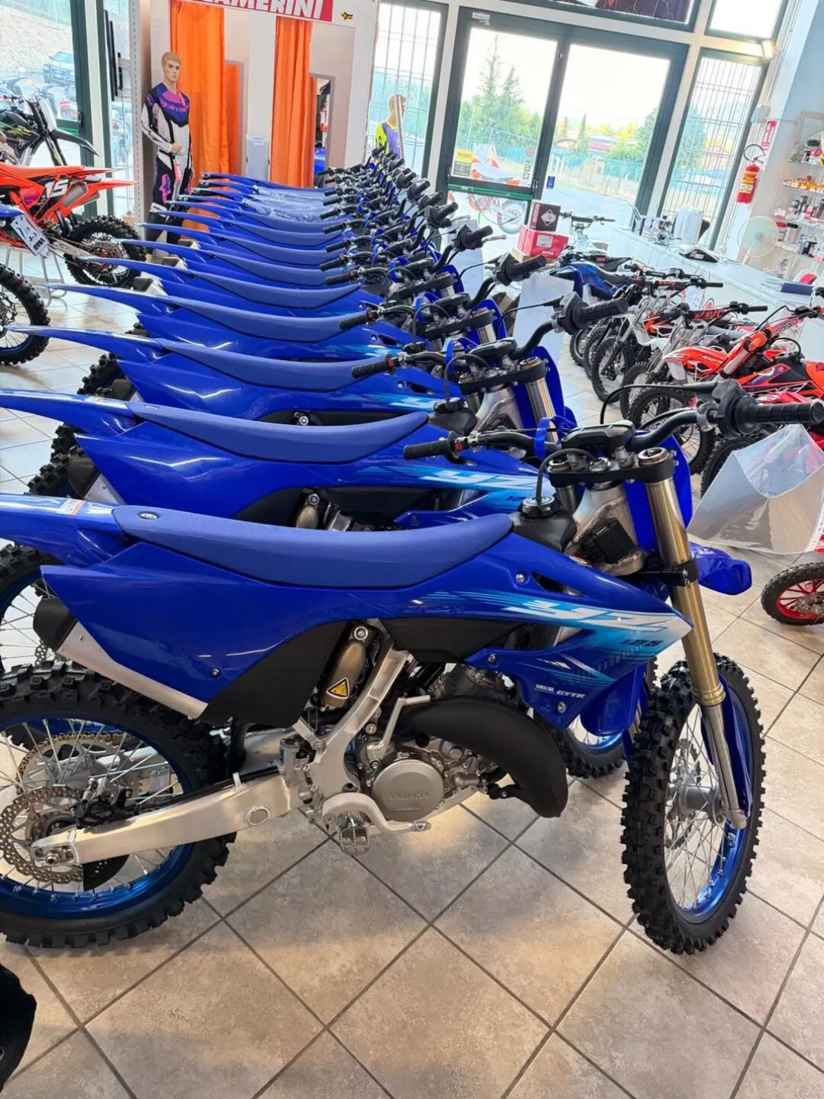Yamaha YZ 125 (2027) (2)