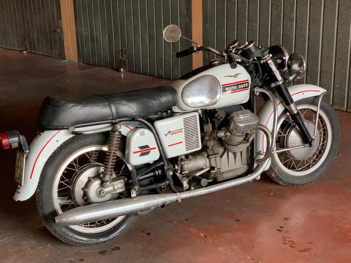 Moto Guzzi V7 special (4)