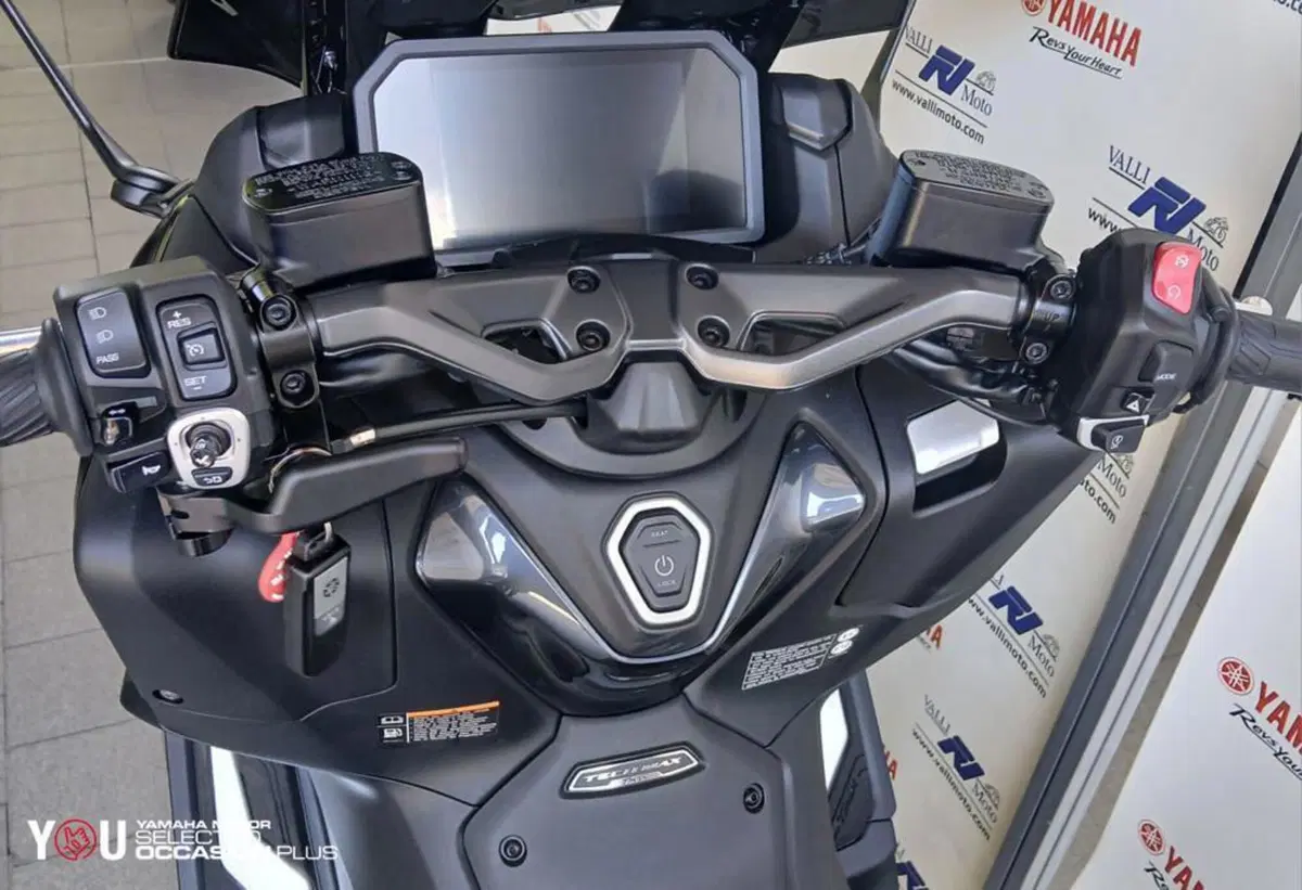 Yamaha T-Max 560 Tech Max (2022 - 24) (5)