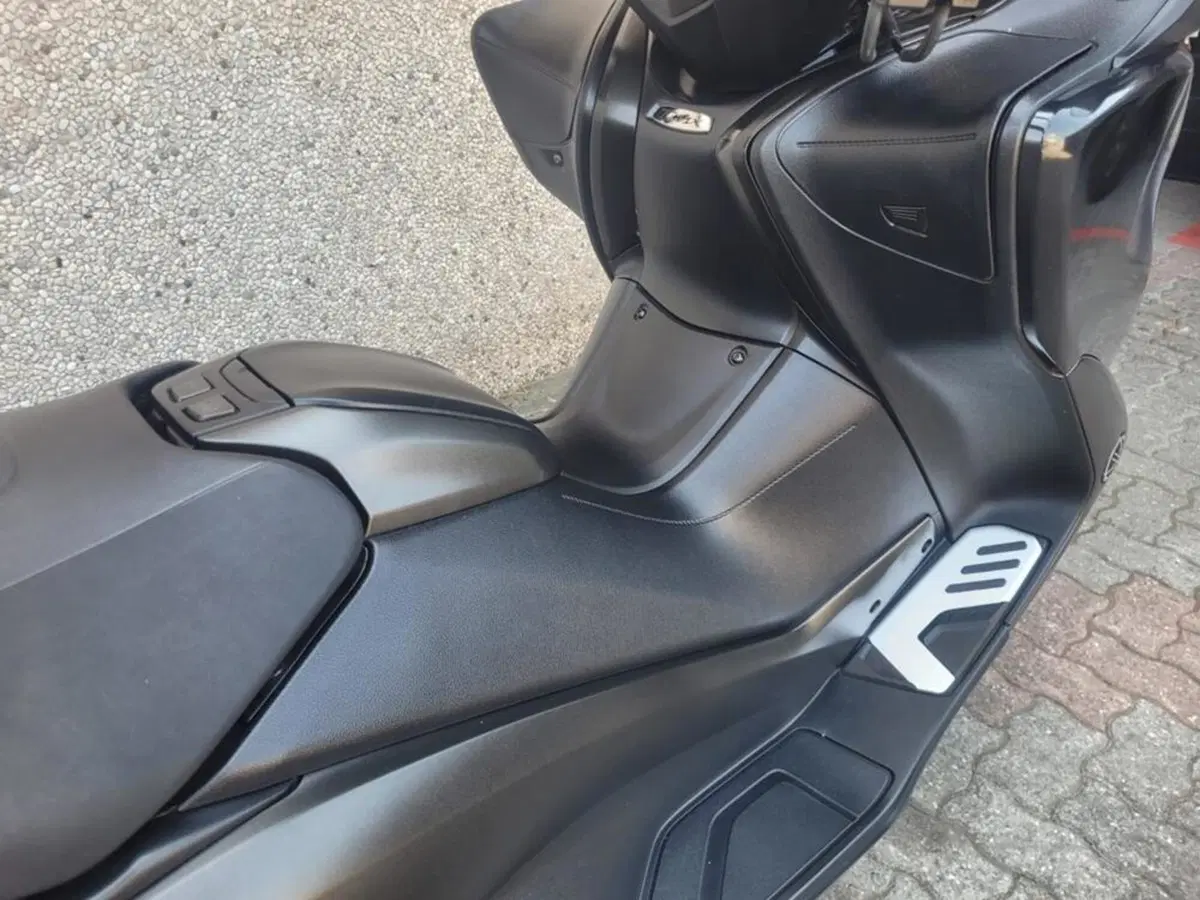 Yamaha T-Max 560 (2020 - 21) (6)