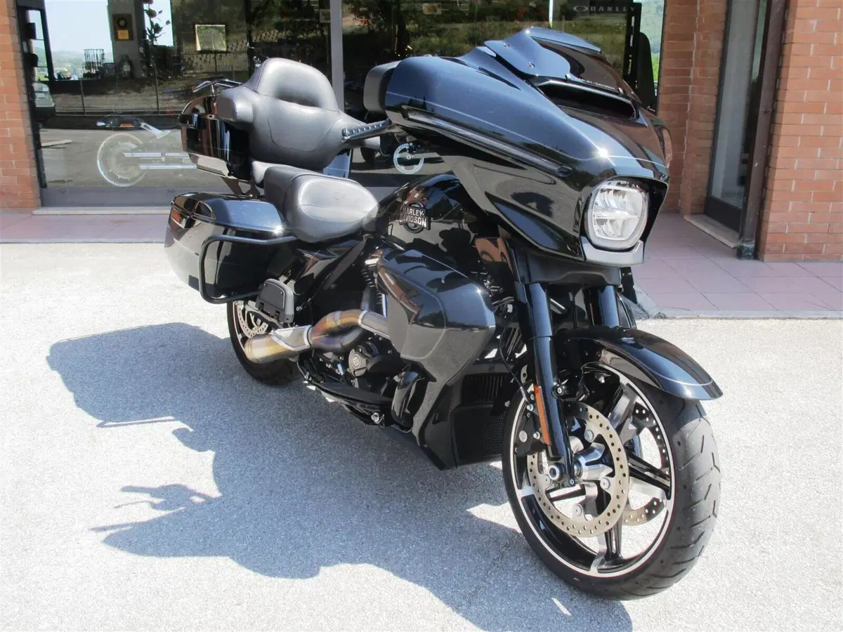 Harley-Davidson Street Glide Ultra (2025) (2)