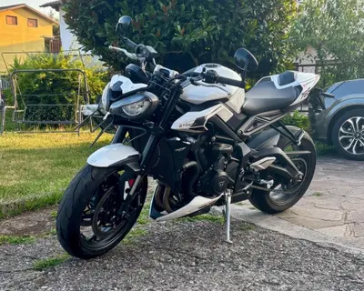 Triumph Street Triple 765 R (2023 - 26) usata