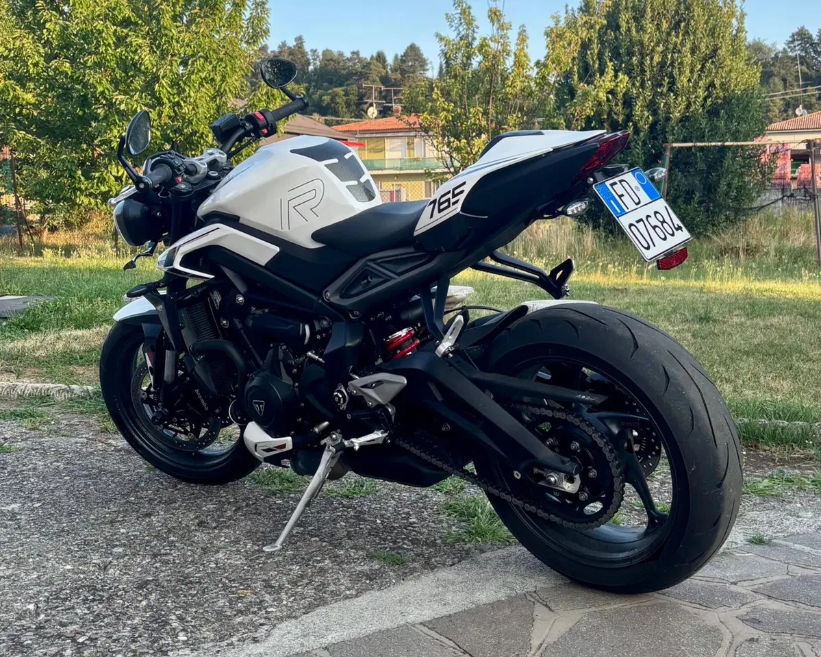 Triumph Street Triple 765 R (2023 - 26) (2)