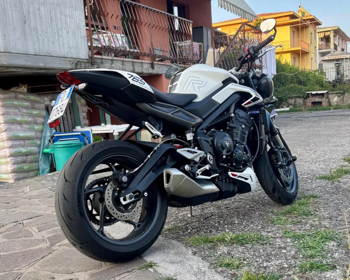 Triumph Street Triple 765 R (2023 - 26) (3)