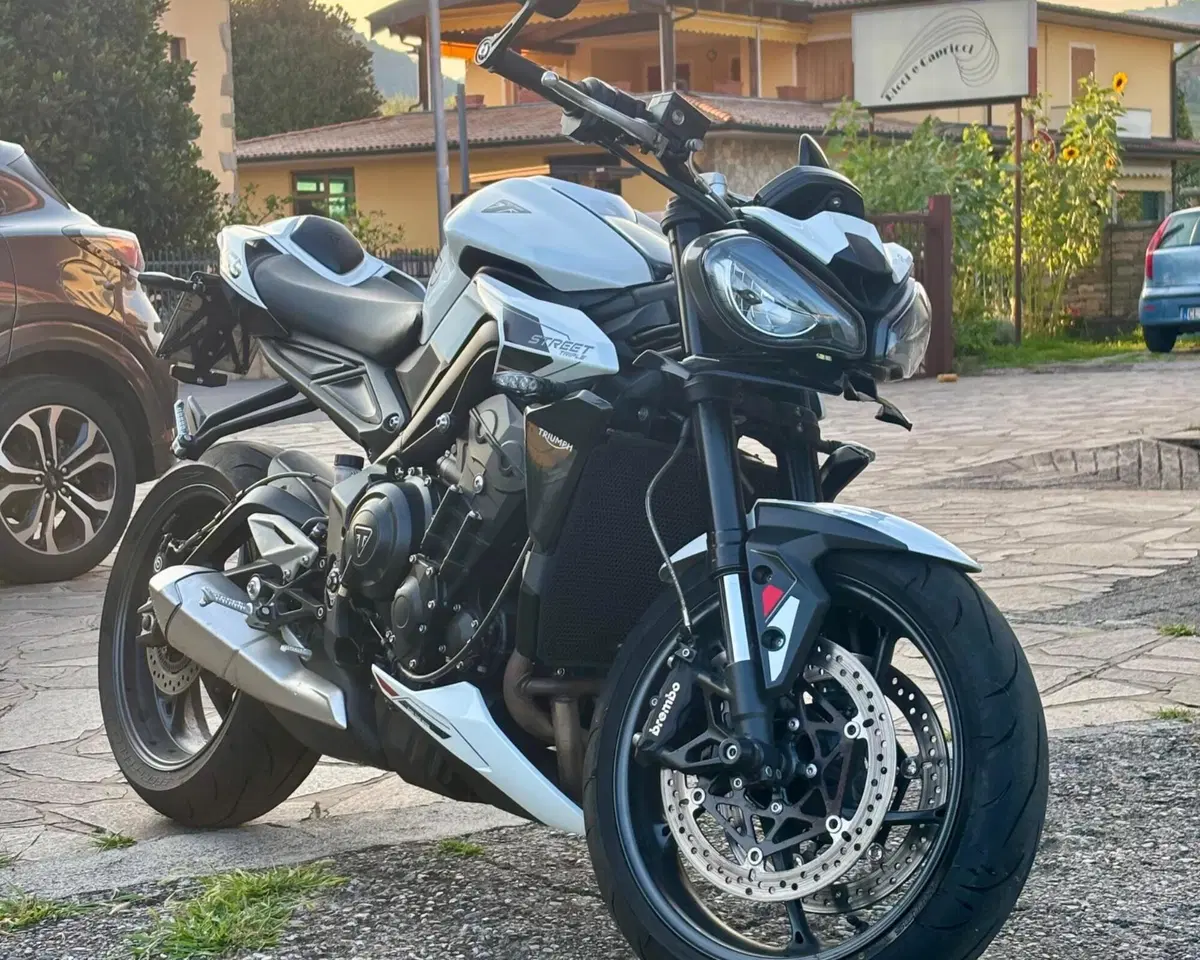 Triumph Street Triple 765 R (2023 - 26) (4)