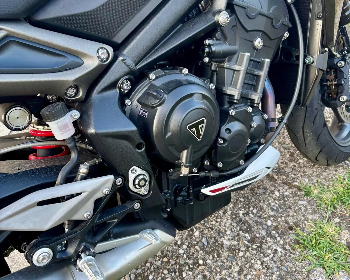 Triumph Street Triple 765 R (2023 - 26) (5)