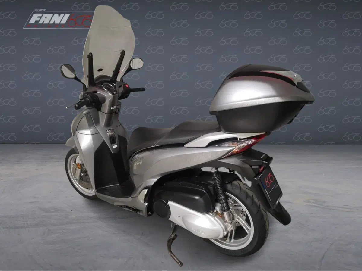 Honda SH 300 i ABS (2016 - 20) (4)