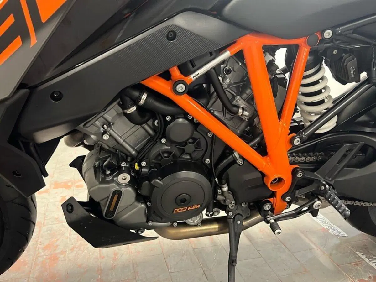 KTM 1290 Super Duke GT (2019 - 20) (13)