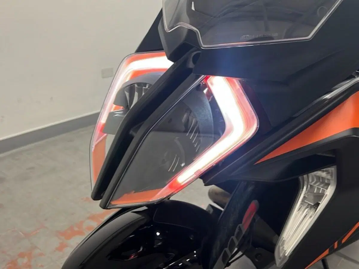 KTM 1290 Super Duke GT (2019 - 20) (12)