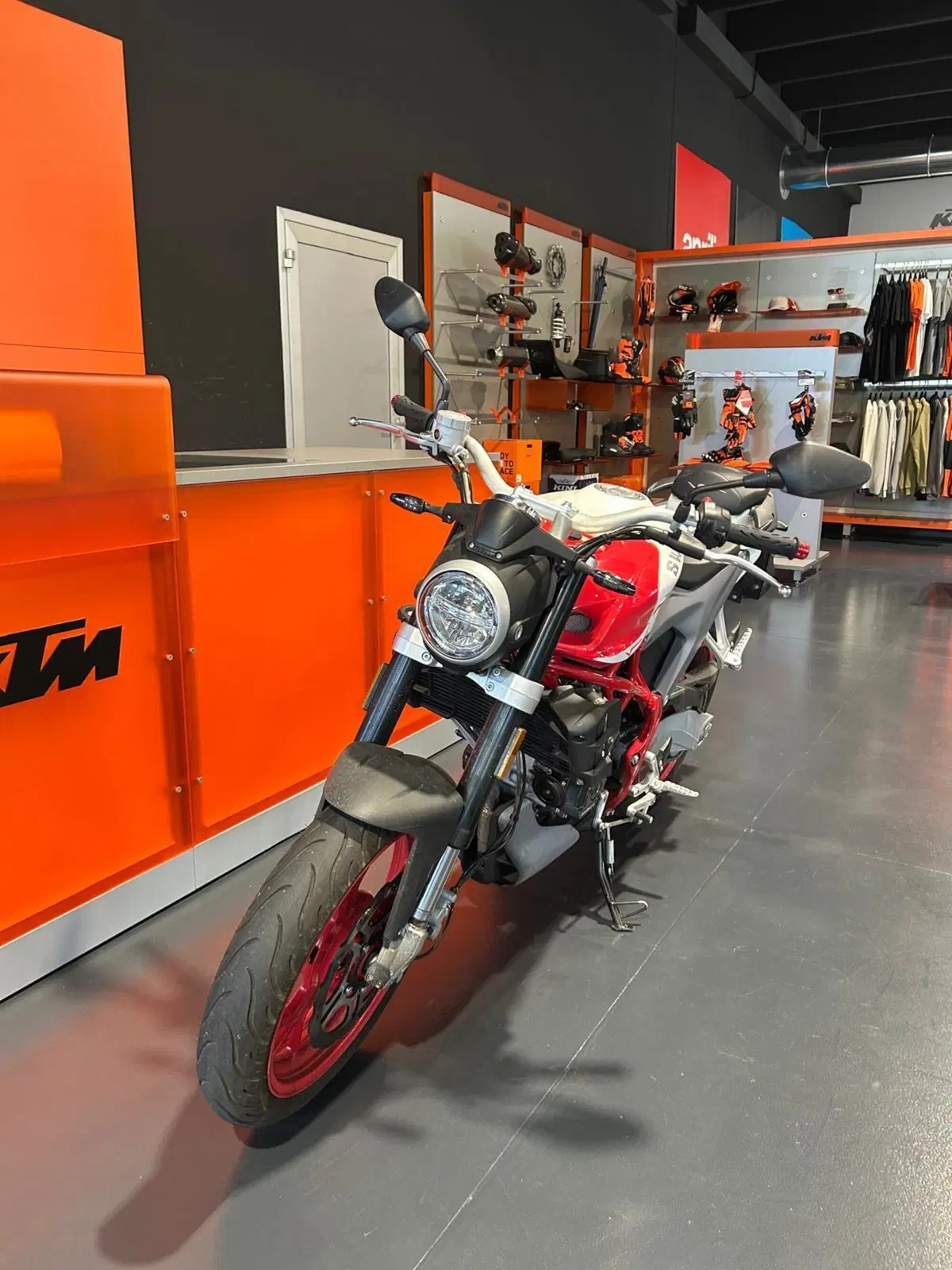 Swm Varez 125 (2022 - 23) (3)