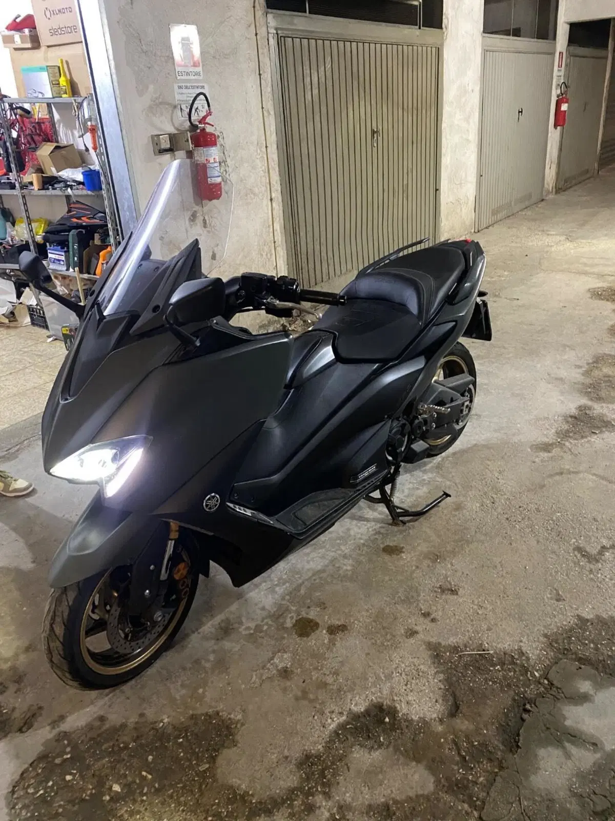 Yamaha T-Max 560 Tech Max (2020) (2)