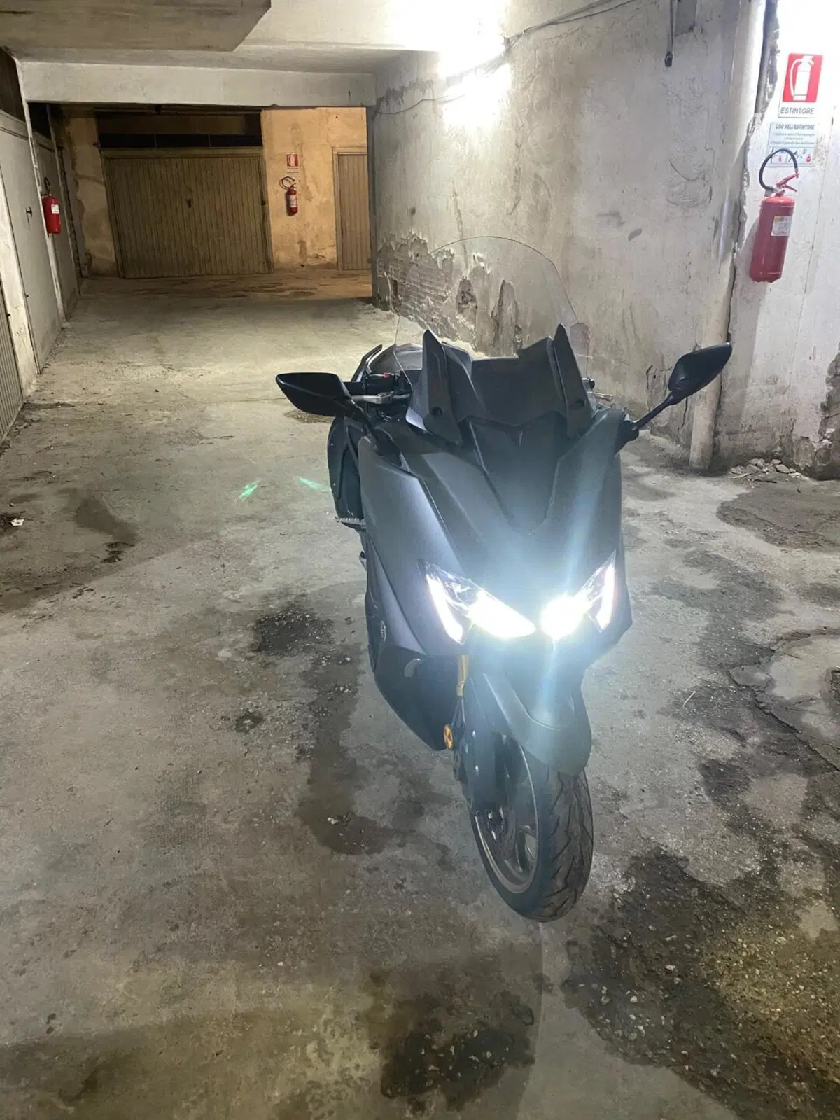 Yamaha T-Max 560 Tech Max (2020) (4)