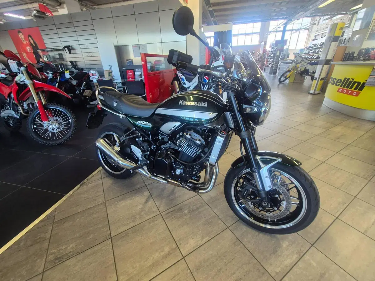 Kawasaki Z 900 RS (2022 - 25) (2)